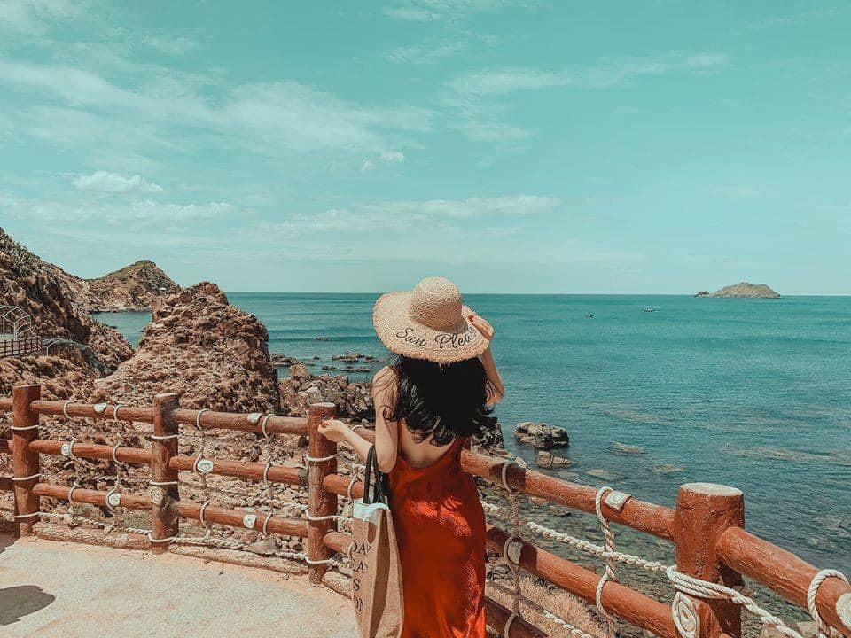 Kinh Nghiệm Du Lịch Quy Nhơn: Di Chuyển, Tham Quan & Ẩm Thực