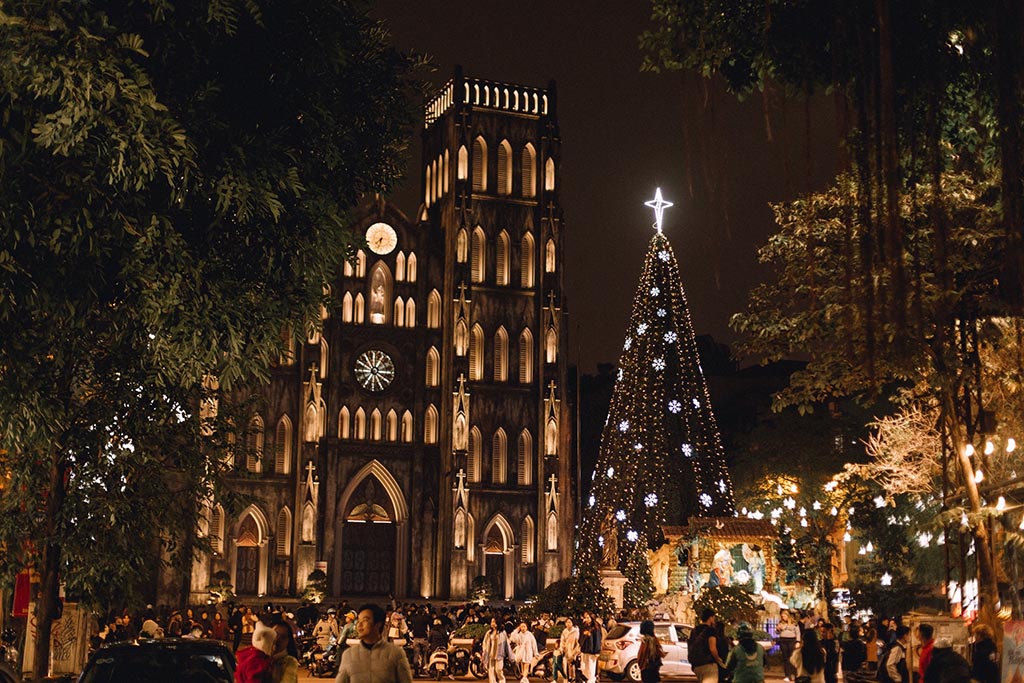 Gợi Ý 10+ Địa Điểm Chụp Ảnh Noel (Giáng Sinh) Đẹp Ở Hà Nội
