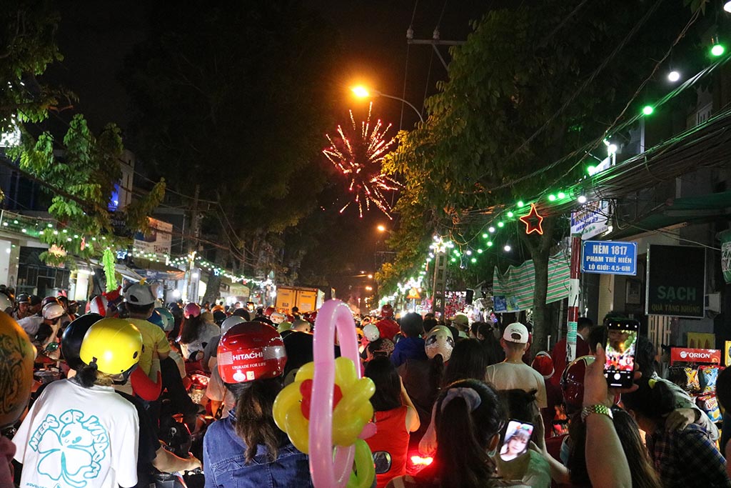 12+ Địa Điểm Đi Chơi Noel Ở Sài Gòn Đẹp & Được Săn Đón Nhất