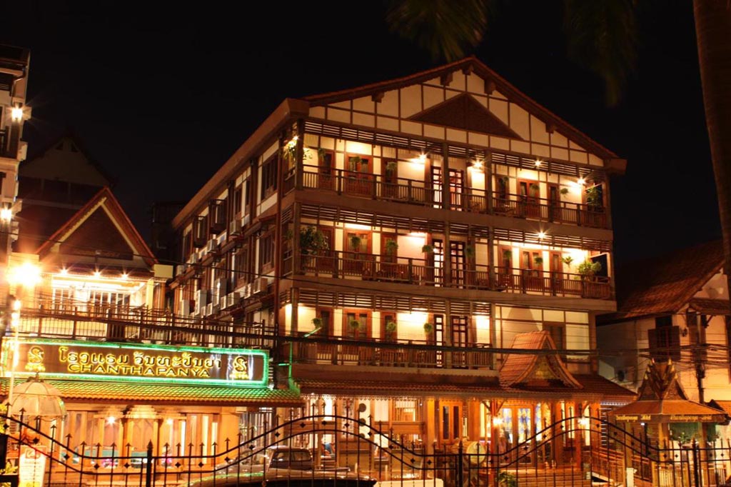 13+ Khách Sạn Lào Ngay Trung Tâm, Chất Lượng & Giá Rẻ
