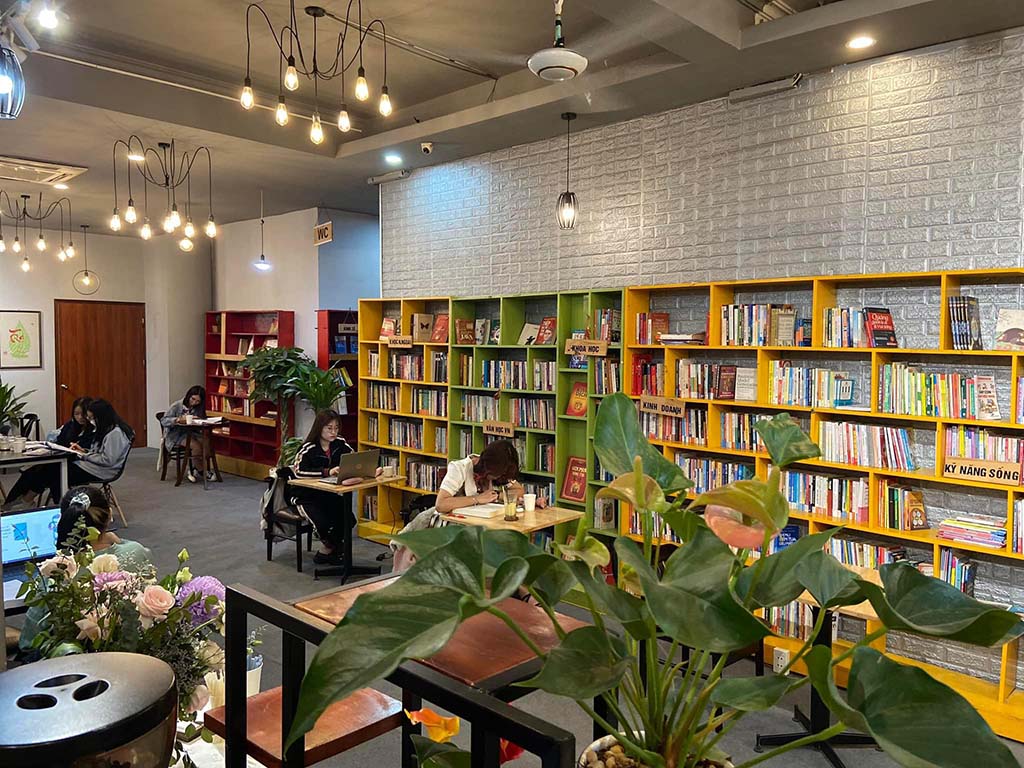 9+ Quán Cafe Sách Hà Nội Yên Tĩnh, Nhiều Sách & View Đẹp